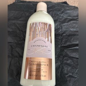 🎊3/$20 
Bath & Body Works Champagne Toast Moisturizing Conditioner 16oz